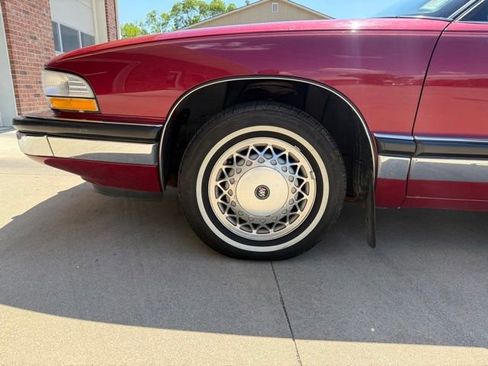 Used 1993 Buick Park Avenue FWD image 11