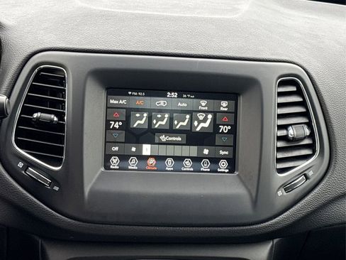 Used 2020 Jeep Compass Latitude w/ Cold Weather Group image 19