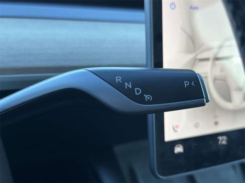 Used 2022 Tesla Model Y Long Range image 6