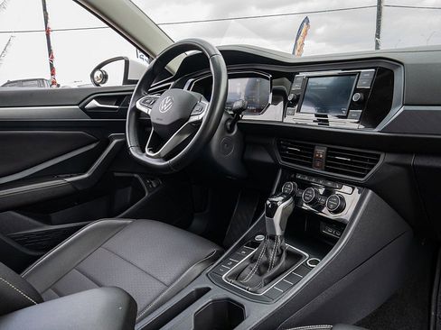 Used 2023 Volkswagen Jetta SE FWD image 19