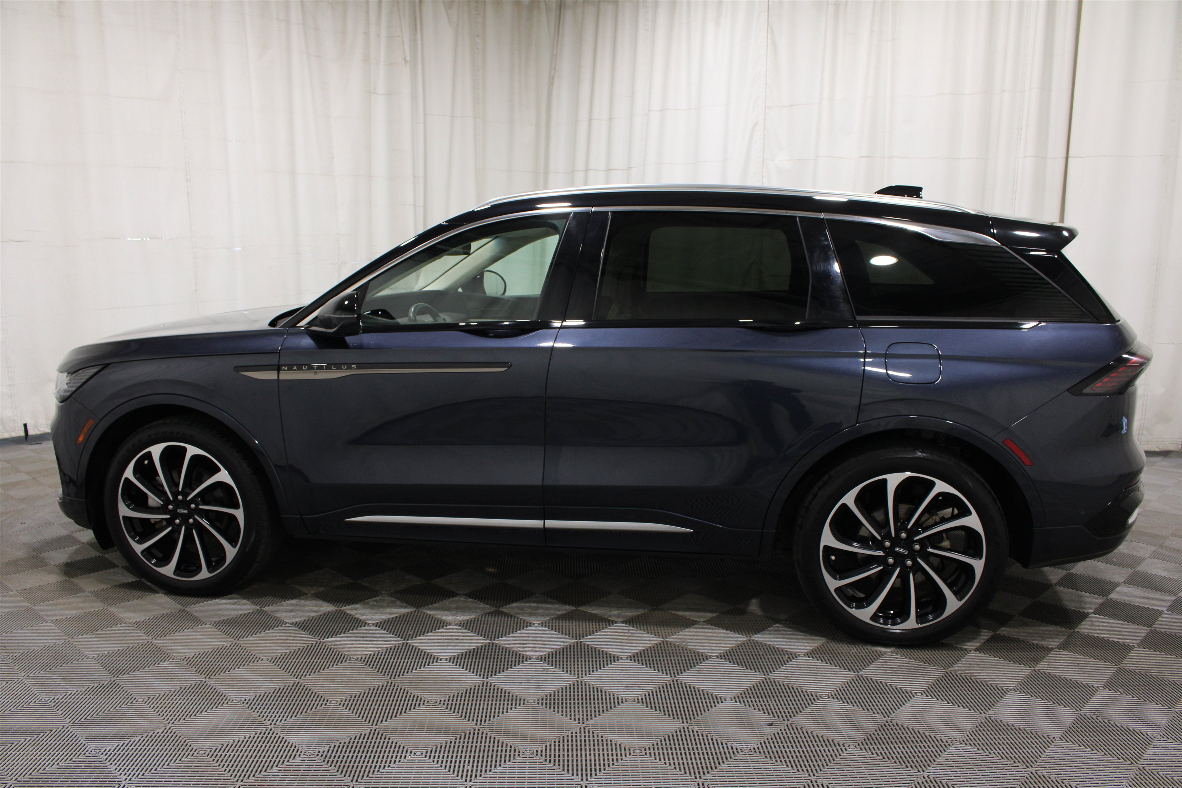 Used 2024 Lincoln Nautilus Black Label AWD/4WD image 38