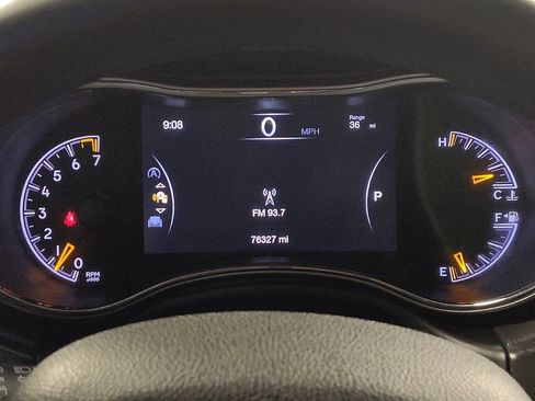 Used 2018 Jeep Grand Cherokee Laredo image 23