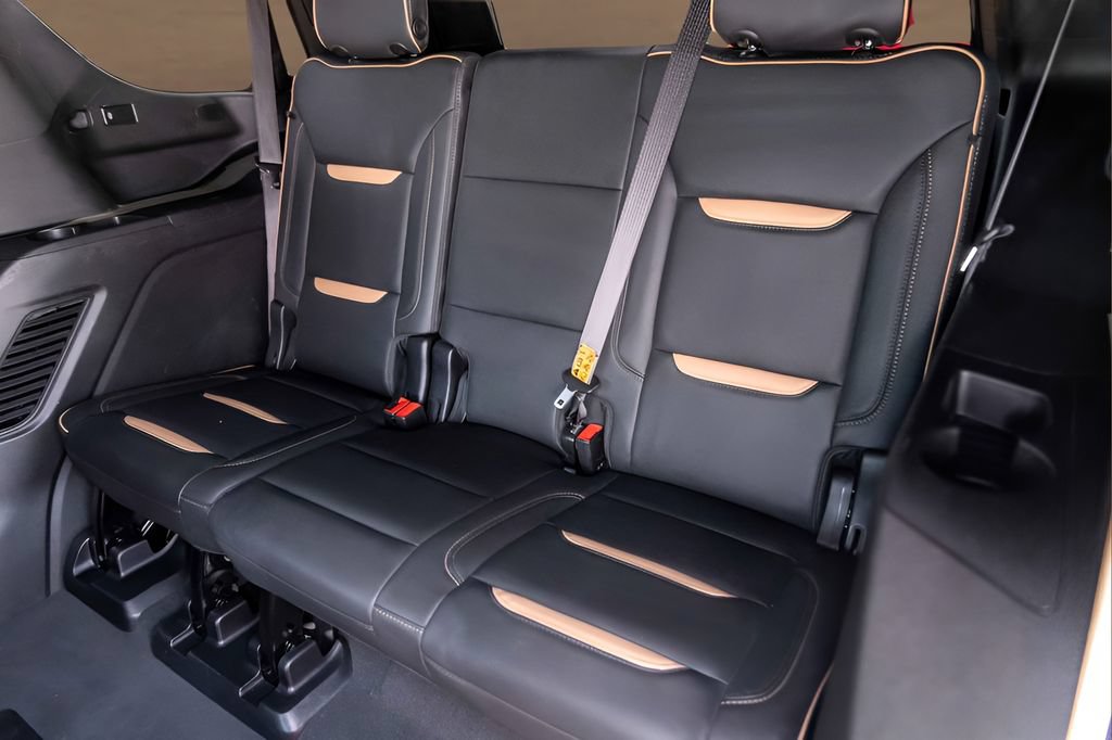 Used 2024 GMC Yukon AT4 w/ Technology Package AWD/4WD image 25