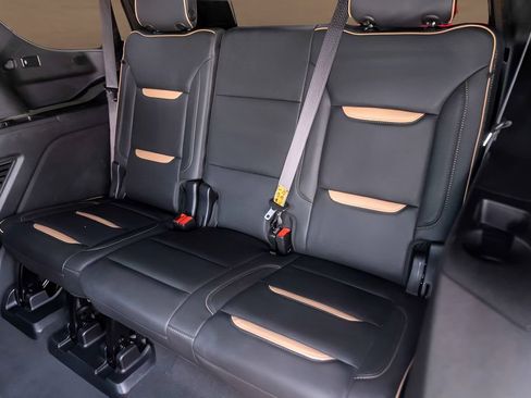 Used 2024 GMC Yukon AT4 w/ Technology Package AWD/4WD image 25