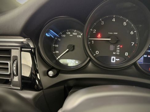 Used 2024 Porsche Macan image 25