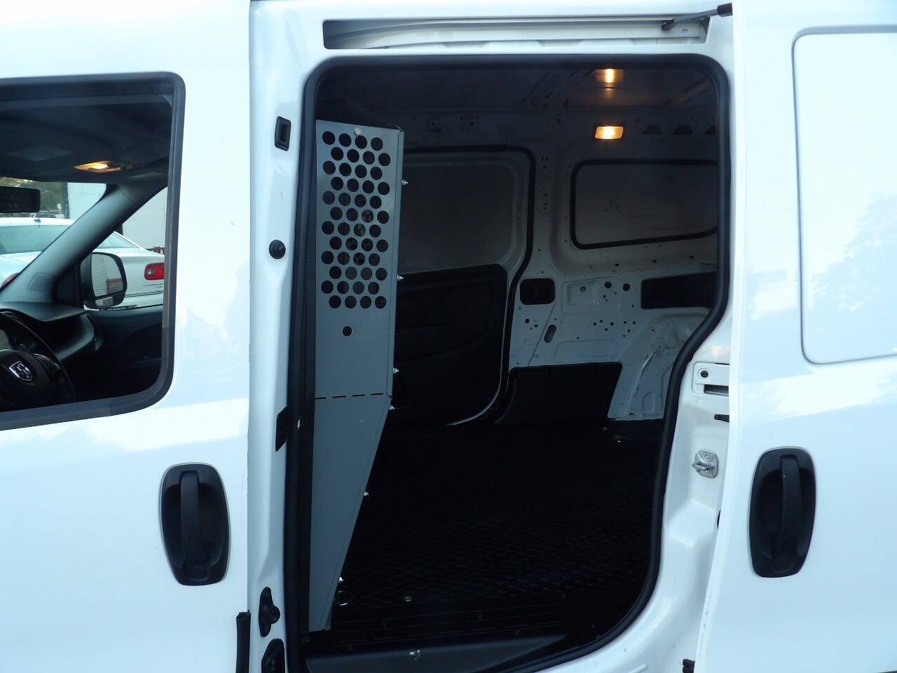 Used 2020 RAM ProMaster City Tradesman SLT FWD image 9