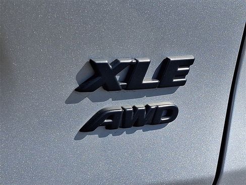 Used 2022 Toyota RAV4 XLE image 19