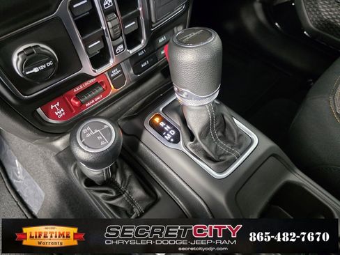 New 2025 Jeep Gladiator Mojave image 25