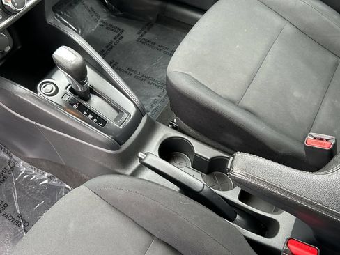 Used 2024 Nissan Kicks S FWD image 13
