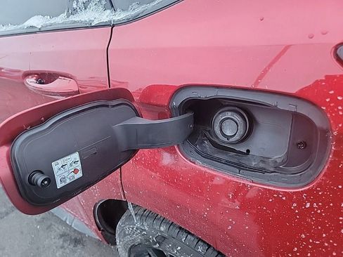 Certified 2022 Ford Edge ST-Line w/ Class II Trailer Tow Package image 11