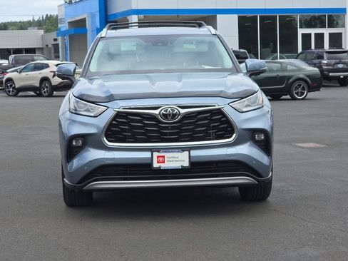 Used 2024 Toyota Highlander Platinum AWD/4WD image 3