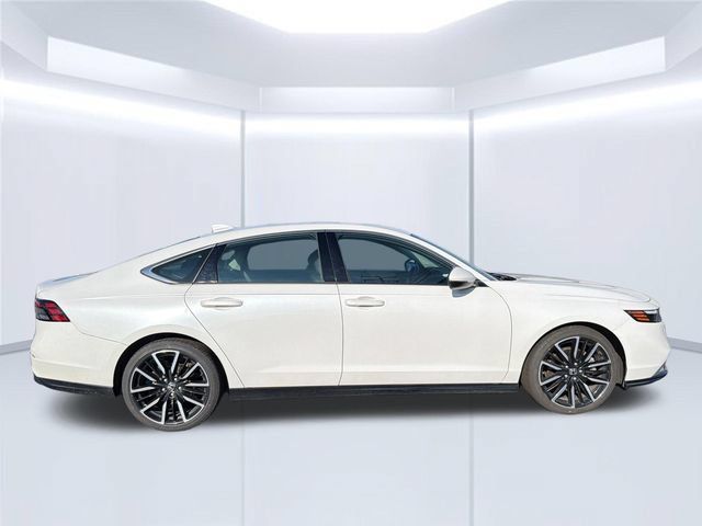 Used 2024 Honda Accord Touring image 6