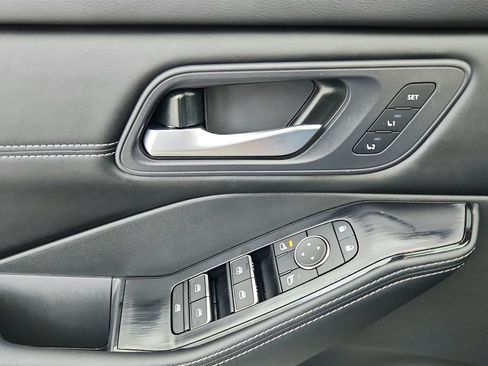 Used 2024 Nissan Rogue SL w/ SL Premium Package image 37