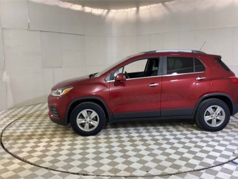 Used 2019 Chevrolet Trax LT w/ LT Convenience Package image 5