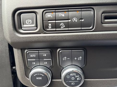 Used 2024 GMC Yukon AT4 AWD/4WD image 15