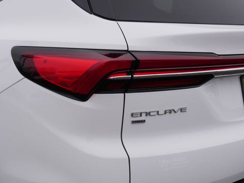 Used 2025 Buick Enclave Preferred image 17
