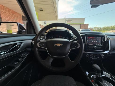 Used 2021 Chevrolet Traverse LS AWD/4WD image 23