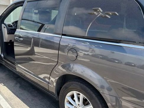 Used 2019 Dodge Grand Caravan SXT FWD image 16