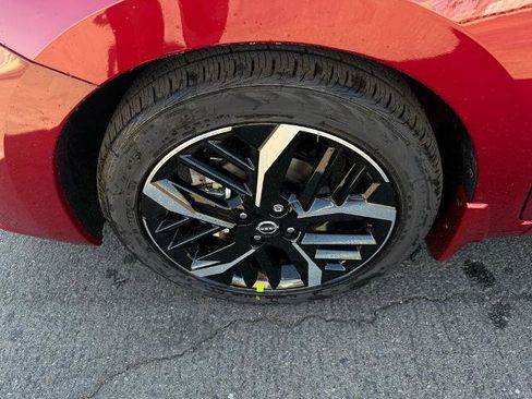 New 2025 Nissan Versa SR w/ Trunk Package image 9