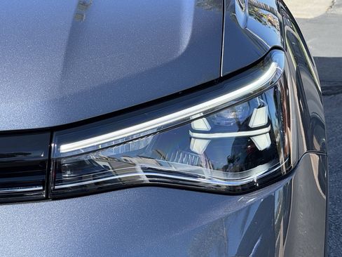 Used 2025 Volkswagen Taos SE image 6