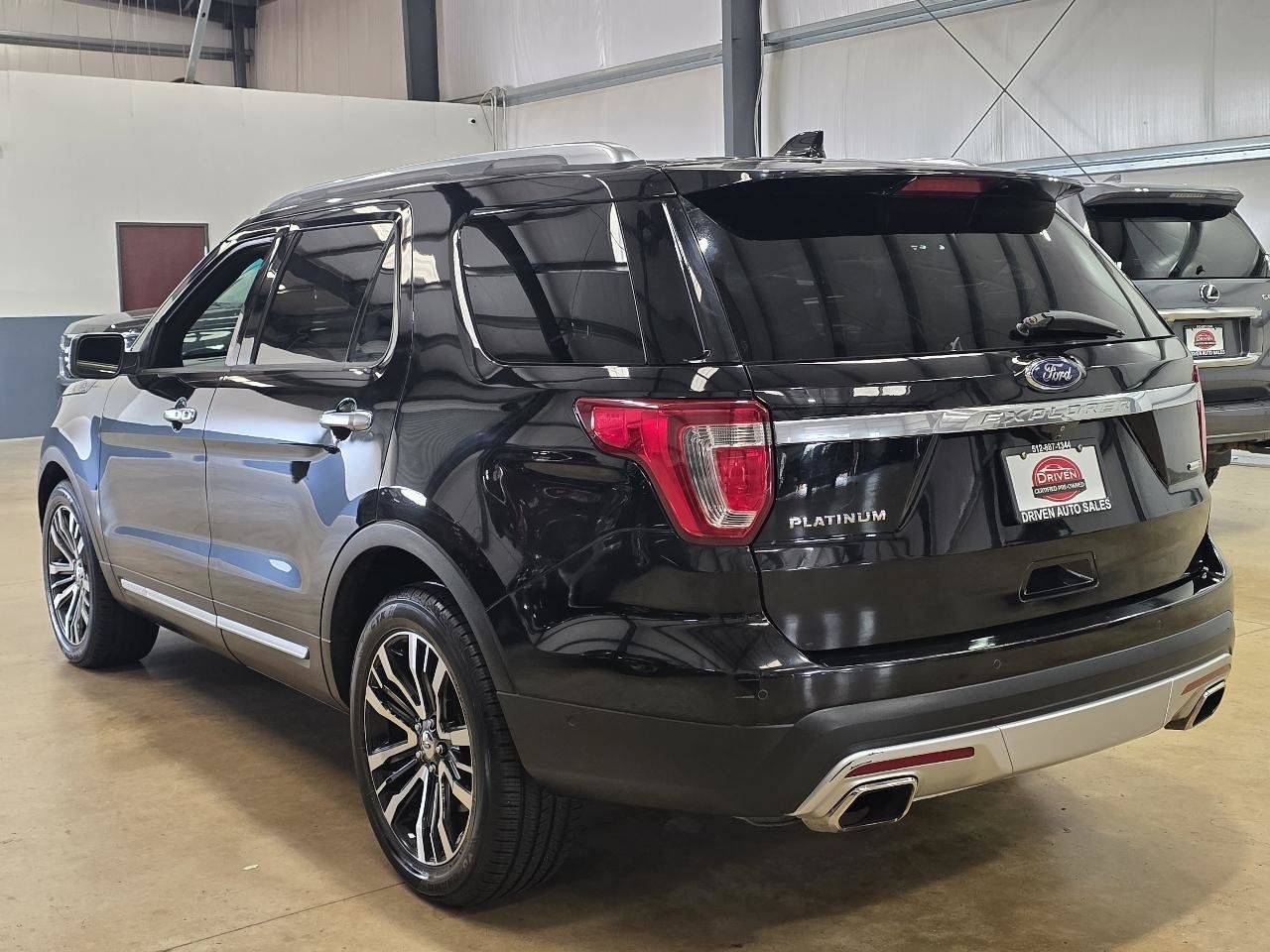 Used 2017 Ford Explorer Platinum AWD/4WD image 6