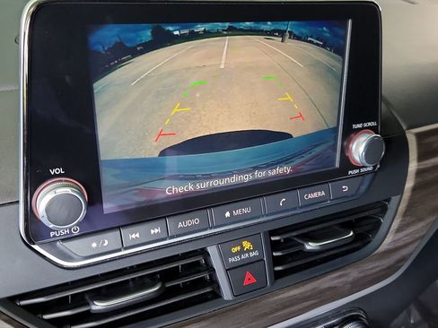 Used 2025 Nissan Altima 2.5 SV FWD image 18