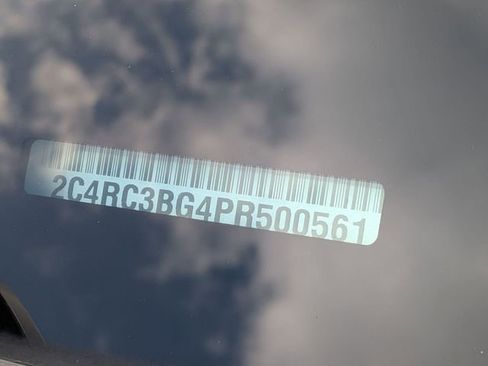 Used 2023 Chrysler Pacifica Touring-L image 31