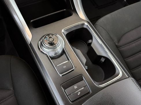 Used 2019 Ford Fusion SE FWD image 32