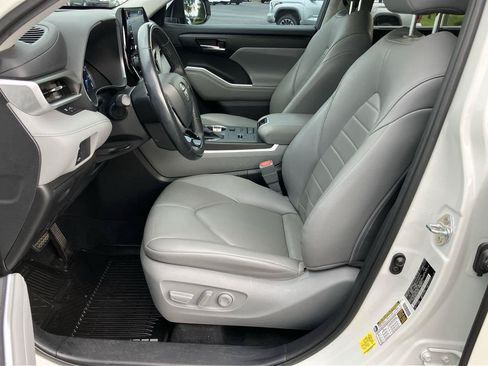 Certified 2020 Toyota Highlander XLE FWD image 13
