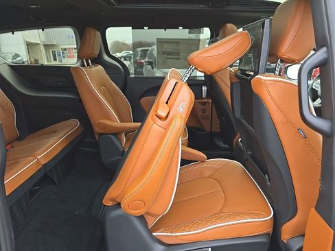 New 2026 Chrysler Pacifica Pinnacle image 51