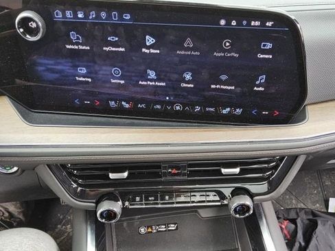 Used 2025 Chevrolet Suburban High Country image 7