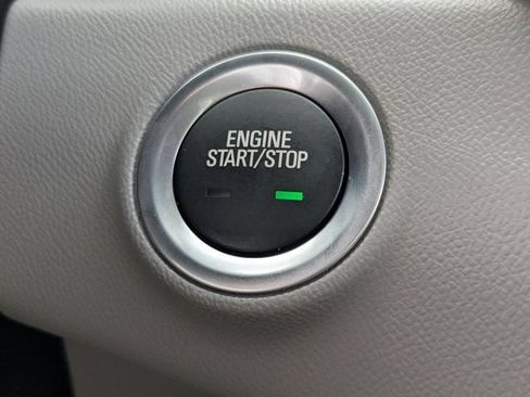 Used 2024 GMC Terrain SLT w/ Infotainment Package II FWD image 28