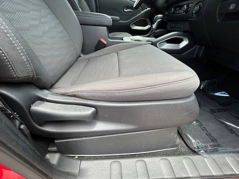 Used 2022 Nissan Frontier SV RWD image 23