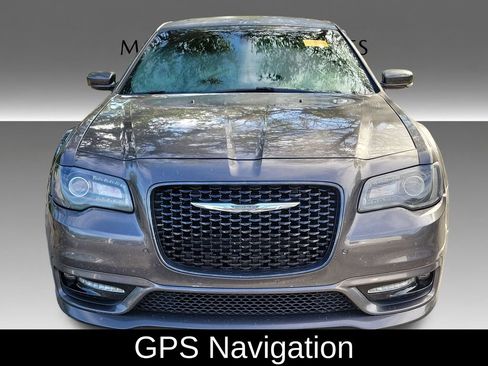 Used 2018 Chrysler 300 S w/ 300S Premium Group RWD image 4