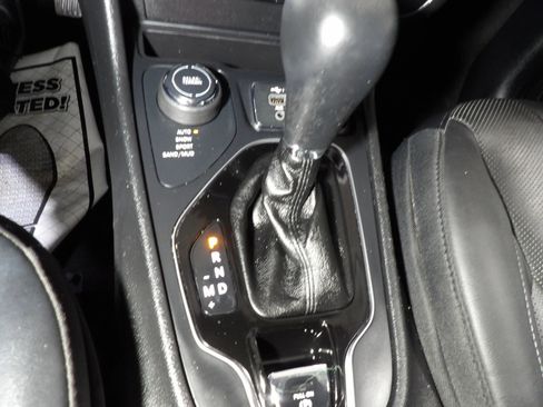 Used 2020 Jeep Cherokee Limited AWD/4WD image 11