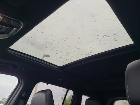 New 2025 Jeep Grand Cherokee Limited w/ Luxury Tech Group II image 11