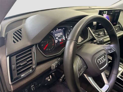 Used 2023 Audi Q5 2.0T Premium w/ Convenience Package AWD/4WD image 9