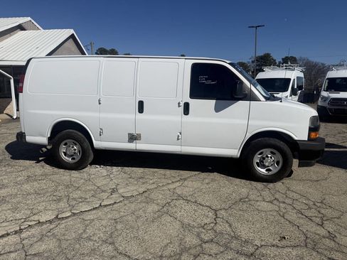 Used 2020 Chevrolet Express 2500 2500 3dr Cargo Van w/ Safety Package image 6