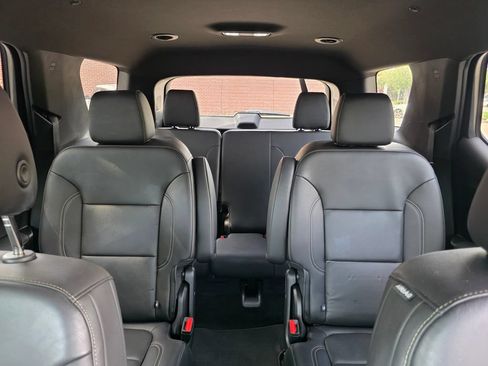 Used 2022 Chevrolet Traverse LT w/ LT Premium Package FWD image 28