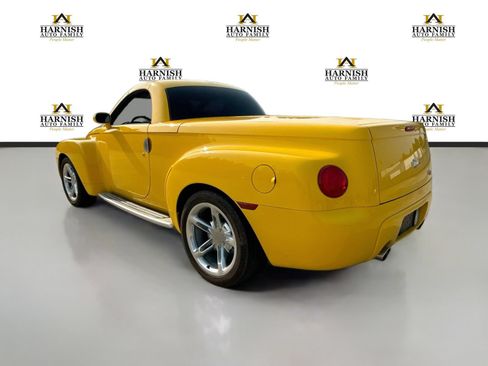Used 2003 Chevrolet SSR w/ Preferred Equipment Group RWD image 3