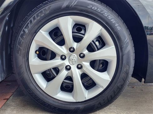 Used 2024 Toyota Corolla LE image 4