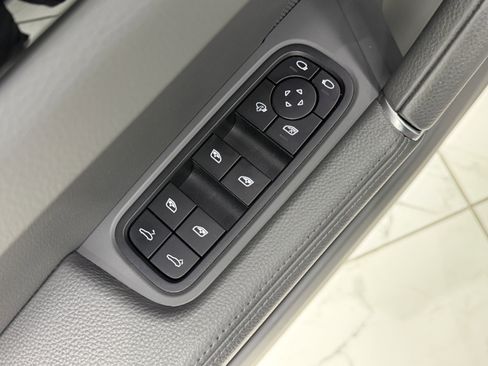 Certified 2023 Porsche Cayenne AWD/4WD image 29