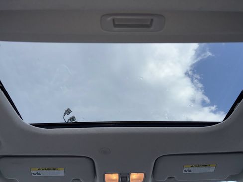 Used 2026 Hyundai Venue SEL FWD image 3