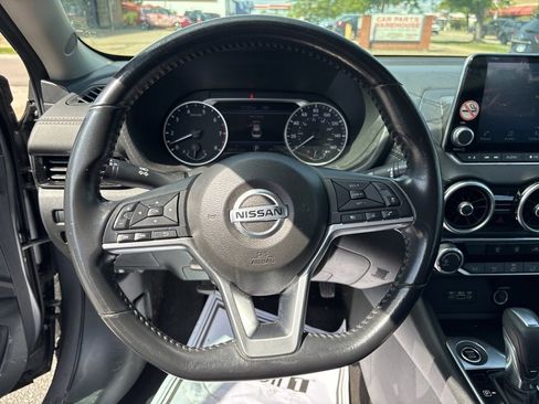 Used 2022 Nissan Sentra SV image 9