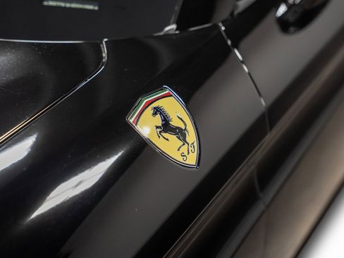 Used 2015 Ferrari California T image 21