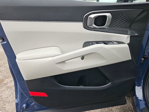 Certified 2025 Kia Sorento S w/ Panoramic Sunroof Package image 14