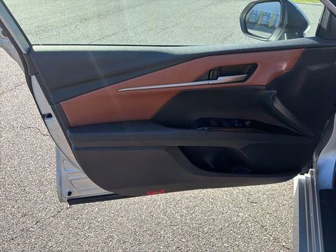 Used 2025 Toyota Camry LE image 11