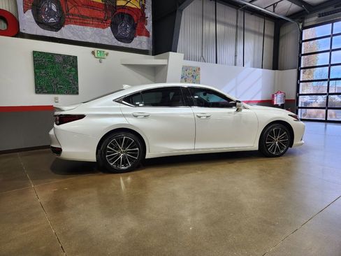 Used 2023 Lexus ES 300h image 37