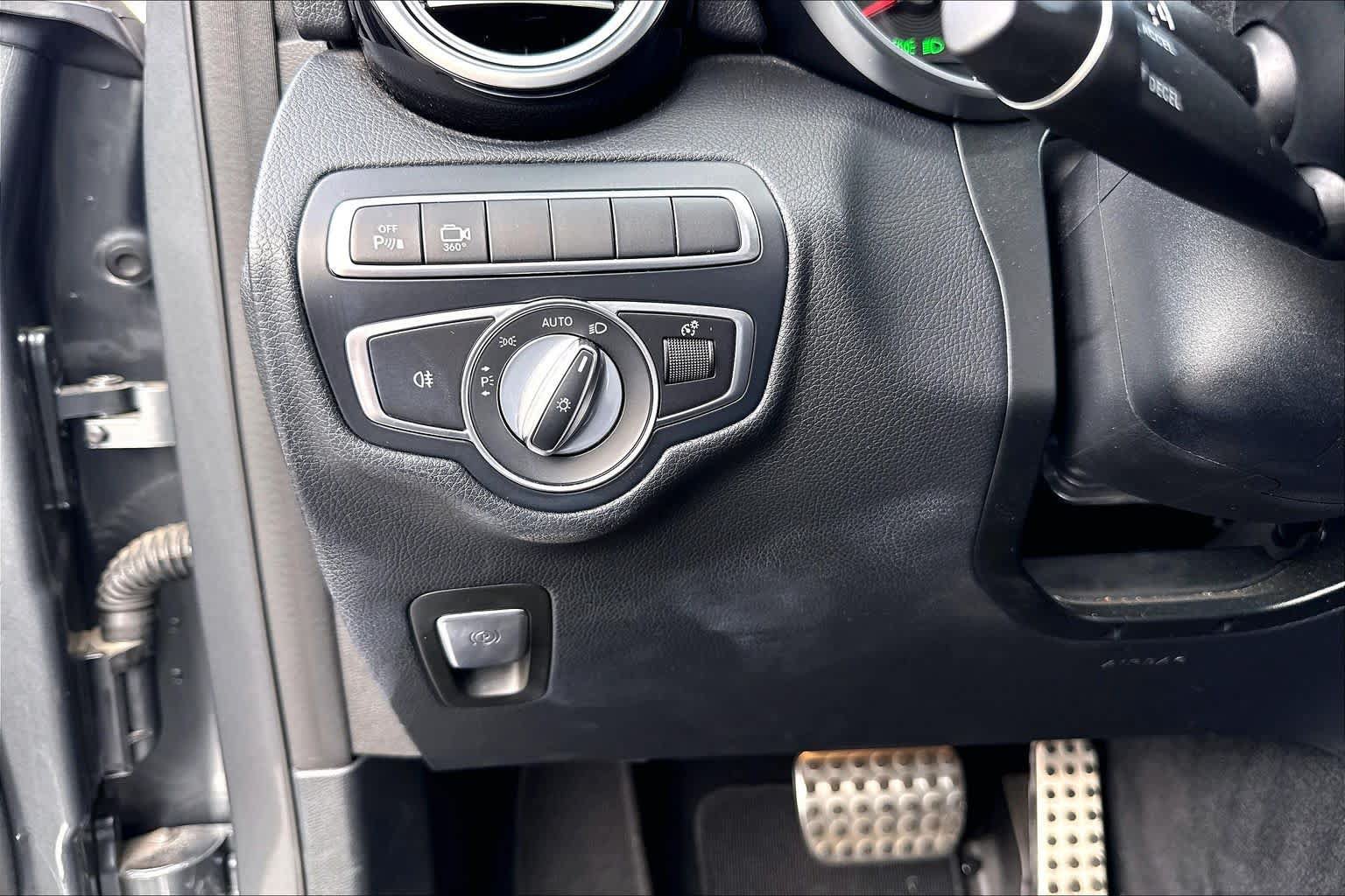 Used 2019 Mercedes-Benz GLC 300 4MATIC Coupe image 33