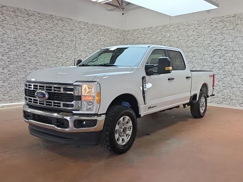 Used 2023 Ford F250 XLT w/ FX4 Off-Road Package AWD/4WD image 4